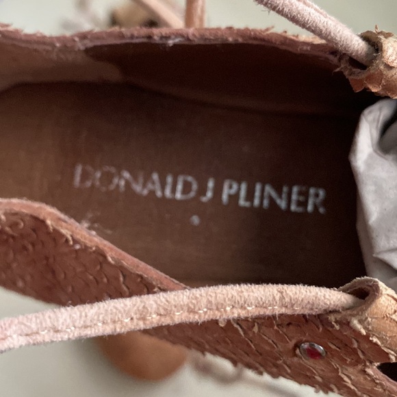 Donald J. Pliner Paix Tan Lace-Up Flats with Textured Leather - Picture 4 of 8